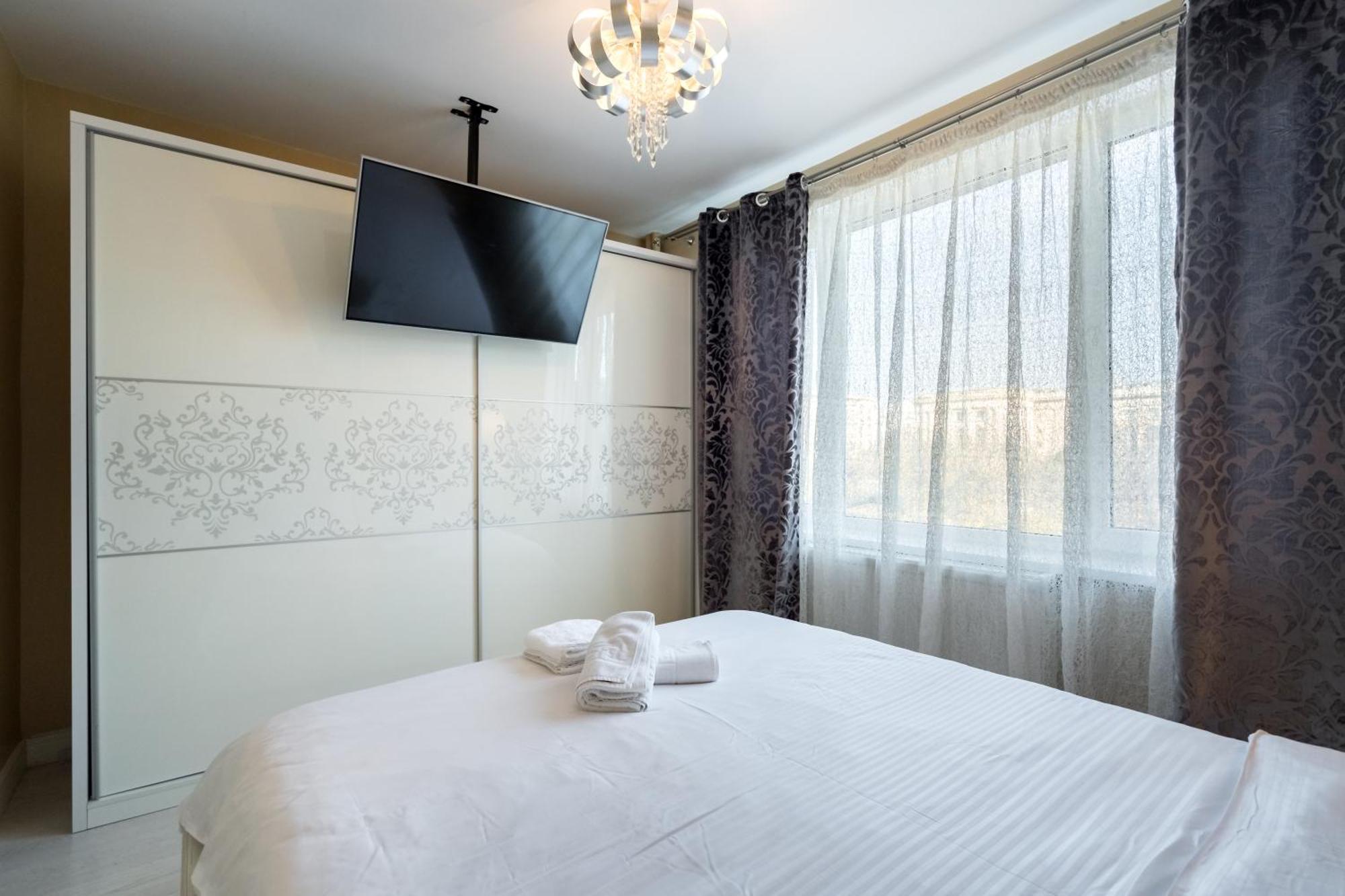 Magnificent Location With Iconic Scenery - Sala Palatului Bukares Bagian luar foto