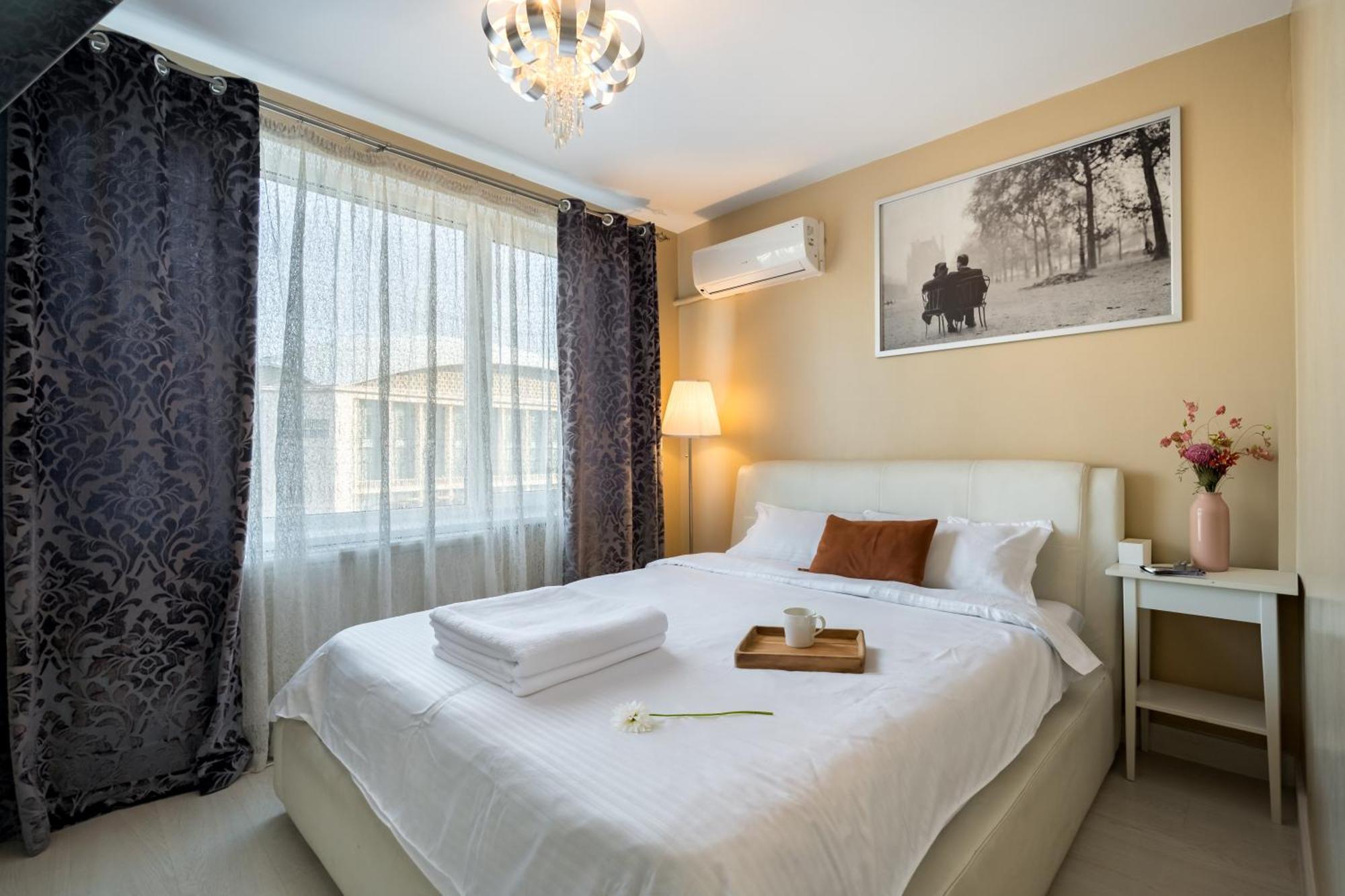 Magnificent Location With Iconic Scenery - Sala Palatului Bukares Bagian luar foto