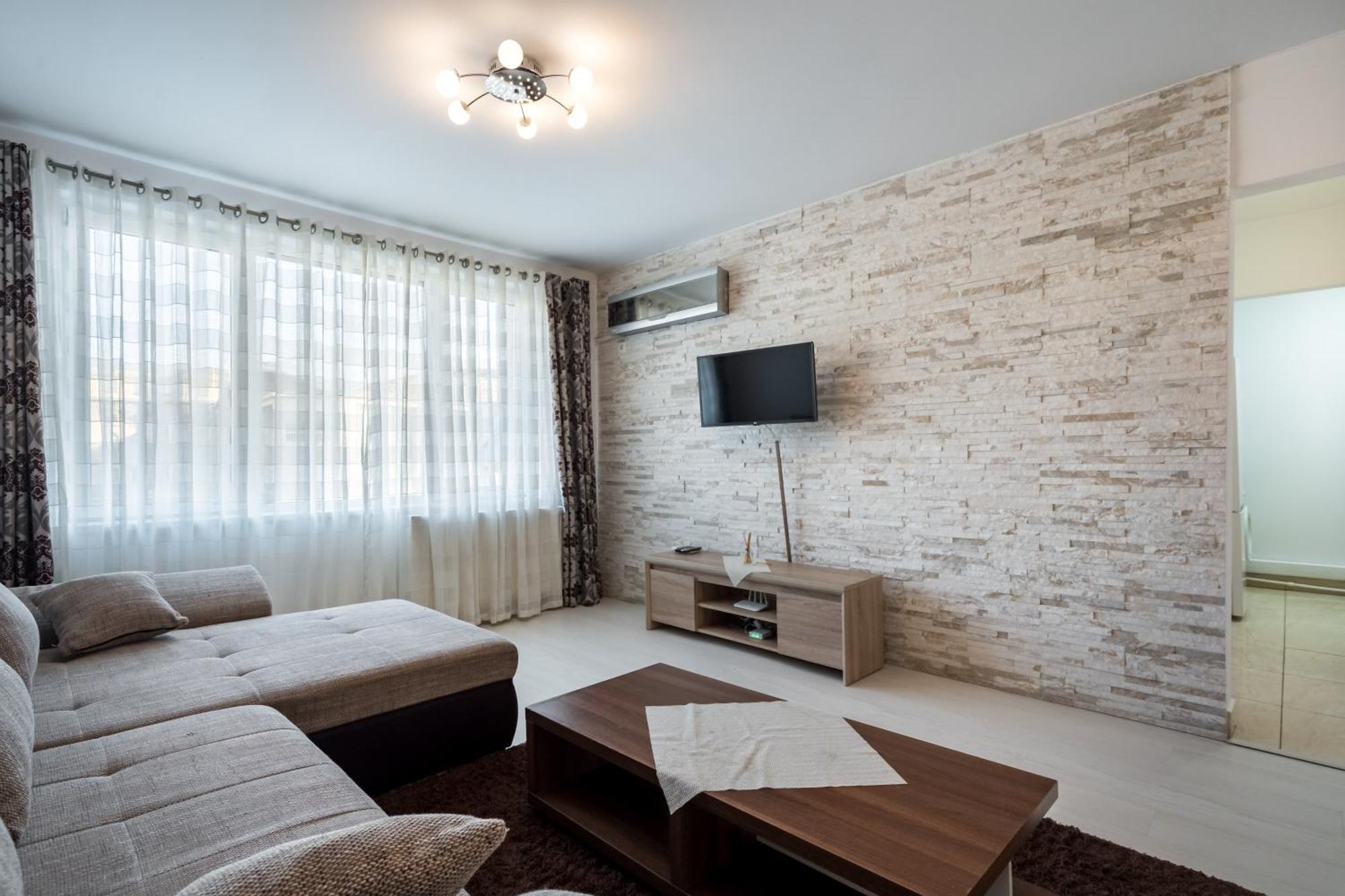 Magnificent Location With Iconic Scenery - Sala Palatului Bukares Bagian luar foto